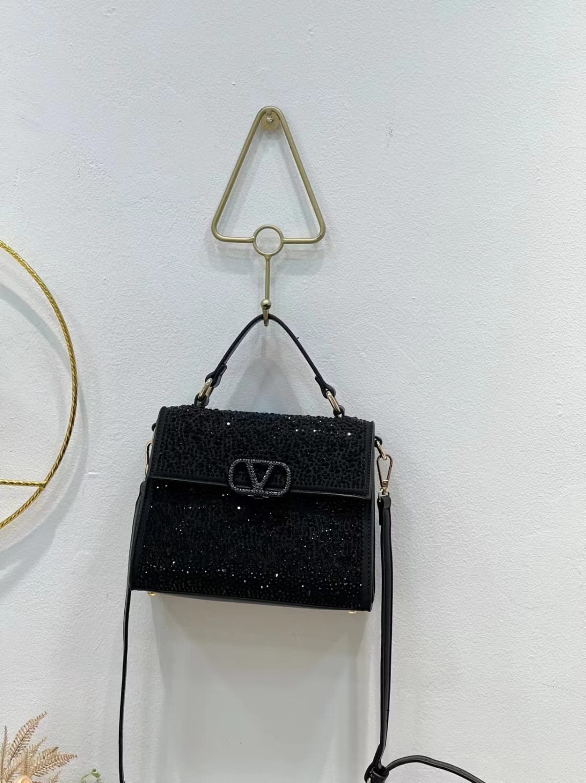 "V" Opulique with Box